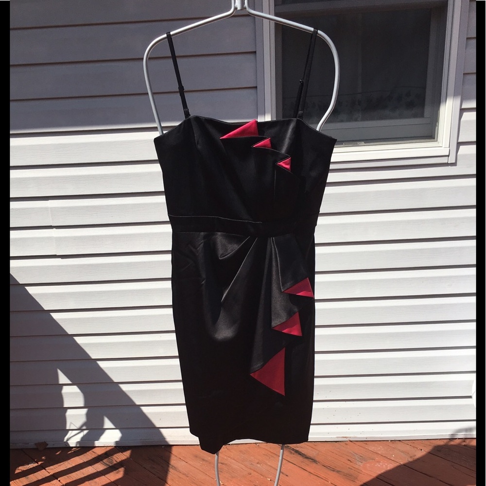 BEAUTIFUL WHITE HOUSE BLACK MARKET DRESS